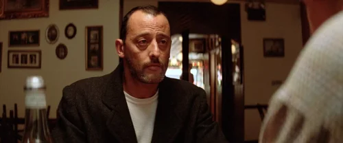 Still frame 115 from Léon: The Professional (1994) directed by Luc Besson