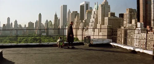 Still frame 118 from Léon: The Professional (1994) directed by Luc Besson