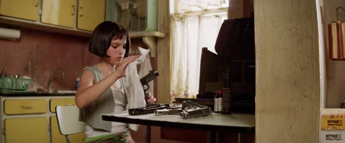 Still frame 128 from Léon: The Professional (1994) directed by Luc Besson