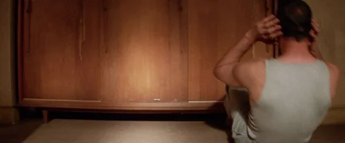 Still frame 129 from Léon: The Professional (1994) directed by Luc Besson