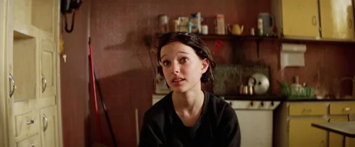 Still frame 136 from Léon: The Professional (1994) directed by Luc Besson
