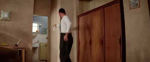 Still frame 139 from Léon: The Professional (1994) directed by Luc Besson