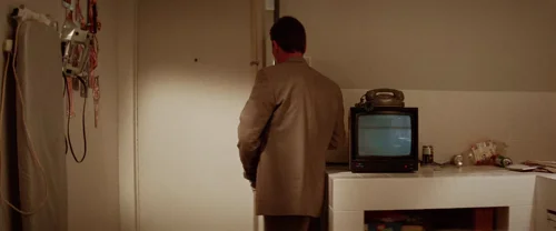 Still frame 11 from Léon: The Professional (1994) directed by Luc Besson