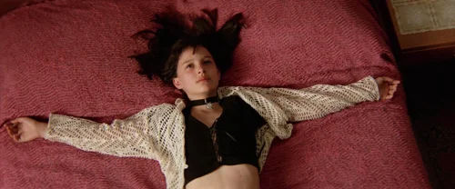 Still frame 152 from Léon: The Professional (1994) directed by Luc Besson
