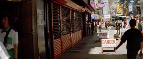 Still frame 153 from Léon: The Professional (1994) directed by Luc Besson