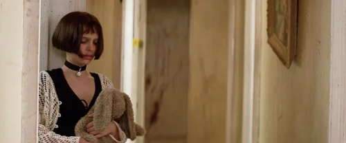 Still frame 162 from Léon: The Professional (1994) directed by Luc Besson