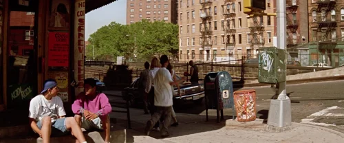 Still frame 167 from Léon: The Professional (1994) directed by Luc Besson
