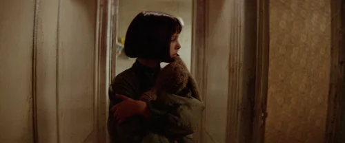 Still frame 173 from Léon: The Professional (1994) directed by Luc Besson
