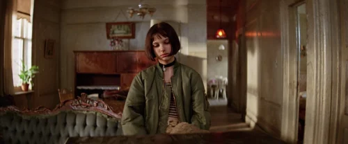 Still frame 174 from Léon: The Professional (1994) directed by Luc Besson