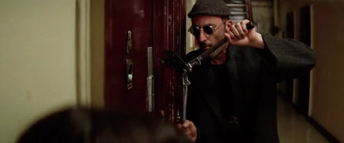 Still frame 185 from Léon: The Professional (1994) directed by Luc Besson