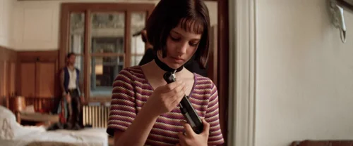 Still frame 190 from Léon: The Professional (1994) directed by Luc Besson