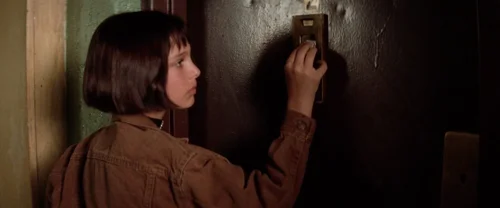 Still frame 201 from Léon: The Professional (1994) directed by Luc Besson