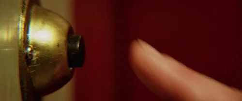 Still frame 202 from Léon: The Professional (1994) directed by Luc Besson