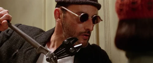 Still frame 205 from Léon: The Professional (1994) directed by Luc Besson