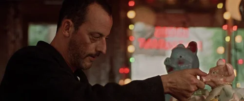 Still frame 209 from Léon: The Professional (1994) directed by Luc Besson