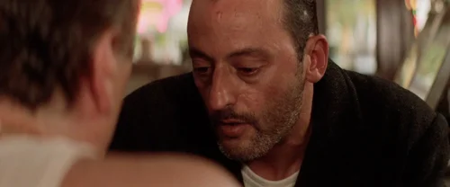 Still frame 212 from Léon: The Professional (1994) directed by Luc Besson