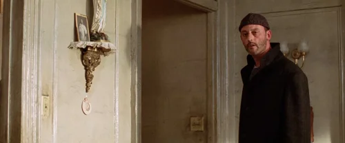 Still frame 216 from Léon: The Professional (1994) directed by Luc Besson
