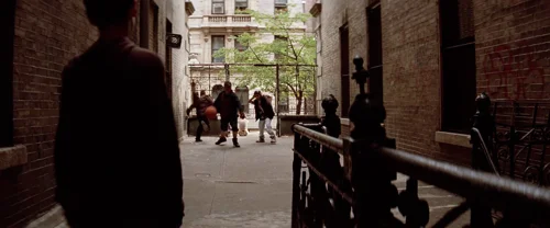 Still frame 221 from Léon: The Professional (1994) directed by Luc Besson