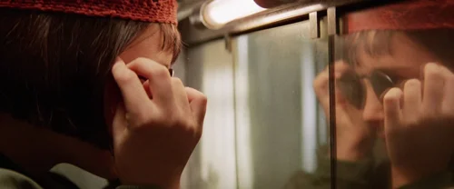 Still frame 225 from Léon: The Professional (1994) directed by Luc Besson