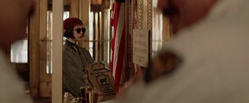 Still frame 228 from Léon: The Professional (1994) directed by Luc Besson