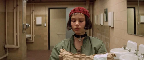 Still frame 232 from Léon: The Professional (1994) directed by Luc Besson