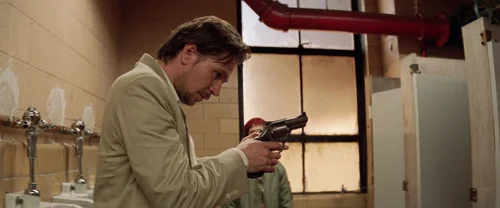Still frame 245 from Léon: The Professional (1994) directed by Luc Besson