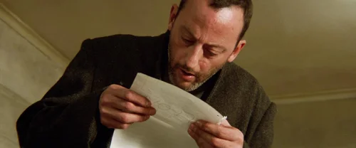 Still frame 250 from Léon: The Professional (1994) directed by Luc Besson