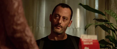Still frame 258 from Léon: The Professional (1994) directed by Luc Besson