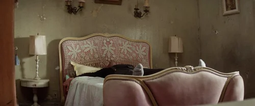 Still frame 276 from Léon: The Professional (1994) directed by Luc Besson