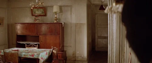 Still frame 282 from Léon: The Professional (1994) directed by Luc Besson