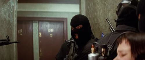 Still frame 290 from Léon: The Professional (1994) directed by Luc Besson