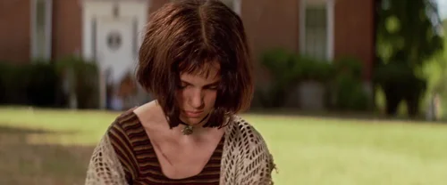 Still frame 331 from Léon: The Professional (1994) directed by Luc Besson
