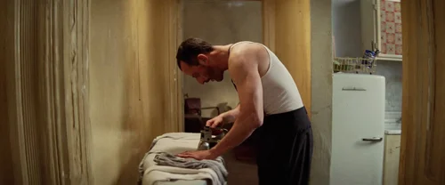 Still frame 41 from Léon: The Professional (1994) directed by Luc Besson