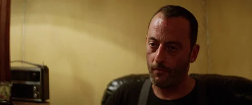 Still frame 42 from Léon: The Professional (1994) directed by Luc Besson