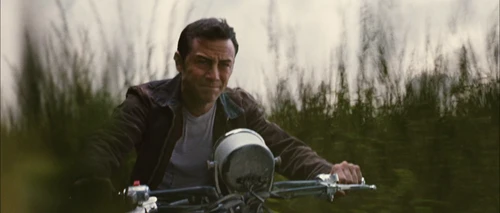 Still frame 118 from Looper (2012) directed by Rian Johnson