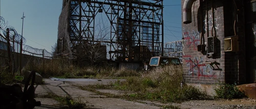 Still frame 18 from Looper (2012) directed by Rian Johnson