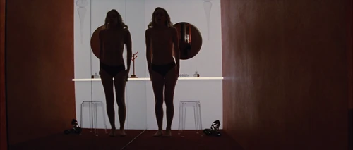 Still frame 52 from Looper (2012) directed by Rian Johnson