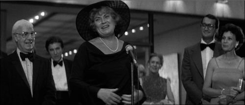 Still frame 24 from Manhattan (1979) directed by Woody Allen
