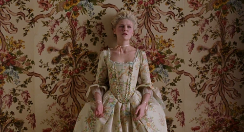 Still frame 103 from Marie Antoinette (2006) directed by Sofia Coppola