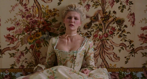 Still frame 104 from Marie Antoinette (2006) directed by Sofia Coppola