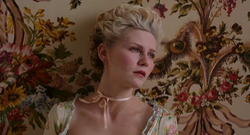 Still frame 105 from Marie Antoinette (2006) directed by Sofia Coppola