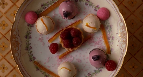 Still frame 113 from Marie Antoinette (2006) directed by Sofia Coppola