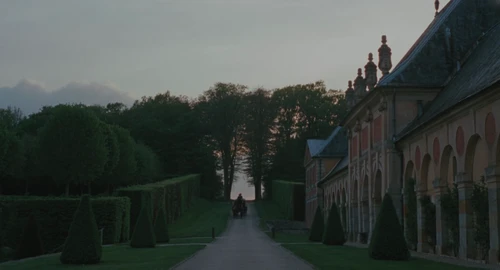 Still frame 130 from Marie Antoinette (2006) directed by Sofia Coppola