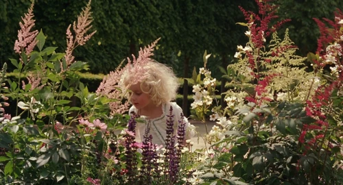 Still frame 168 from Marie Antoinette (2006) directed by Sofia Coppola