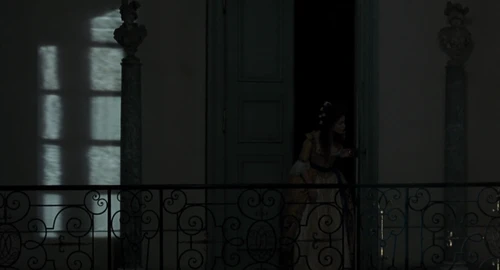 Still frame 184 from Marie Antoinette (2006) directed by Sofia Coppola