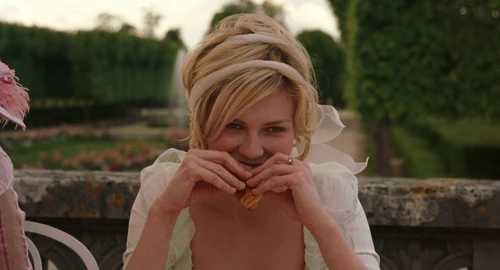 Still frame 186 from Marie Antoinette (2006) directed by Sofia Coppola