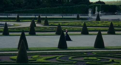 Still frame 205 from Marie Antoinette (2006) directed by Sofia Coppola