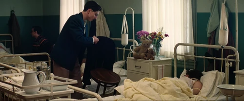 Still frame 238 from Marty Supreme (2025) directed by Josh Safdie