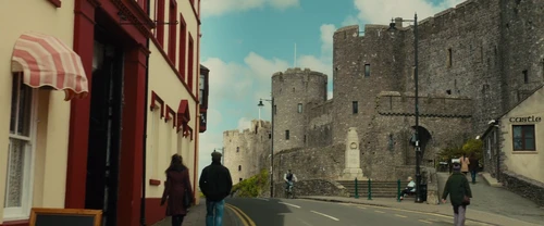 Still frame 4 from Me Before You (2016) directed by Thea Sharrock