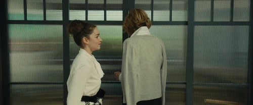 Still frame 21 from Me Before You (2016) directed by Thea Sharrock
